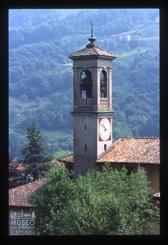 Campanile della parrocchia dei Santi Filippo e Giacomo Apostoli in Fuipiano al Brembo