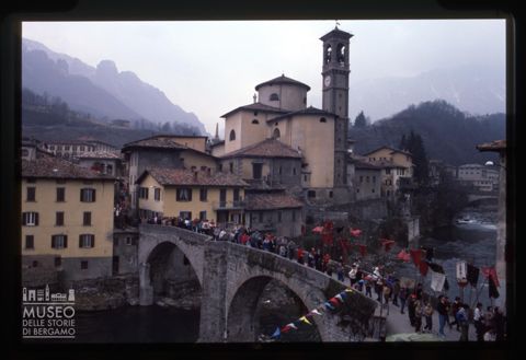La processione della Sacra Spina a San Giovanni Bianco