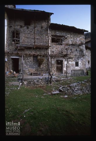 Edifici rurali a Bosco Entro