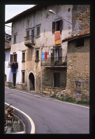 Antico edificio nel borgo di Villa