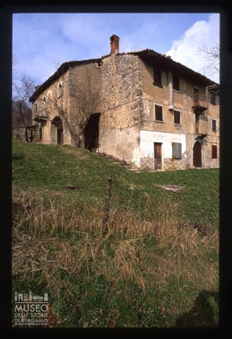 Antica cascina a Lago