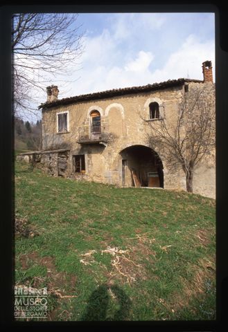 Antica cascina a Lago