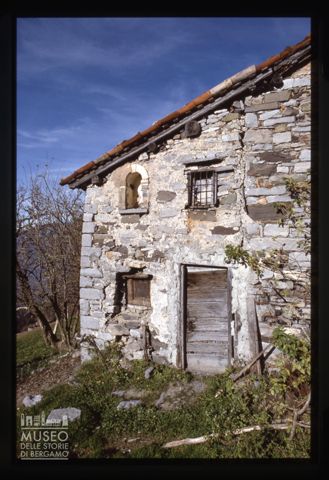 Particolare della Cascina Vecchia sul Monte Vaccareggio