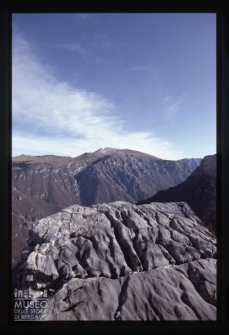 Monti nei pressi di Dossena