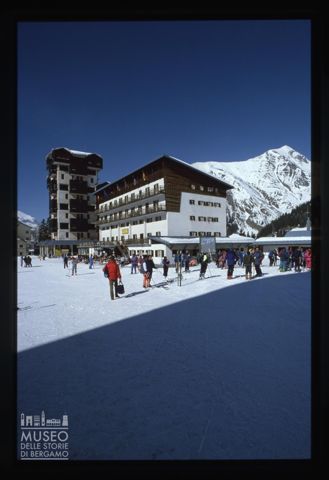 Foppolo, scorcio del Piazzale Alberghi