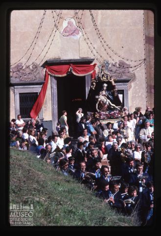 Processione a Lenna