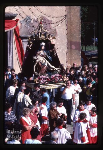 Statua della Madonna della pietà a Lenna