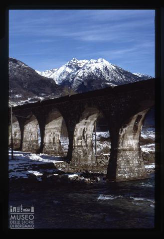 Il vecchio ponte ferroviario a Lenna