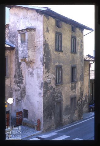 Antico edificio a Lenna