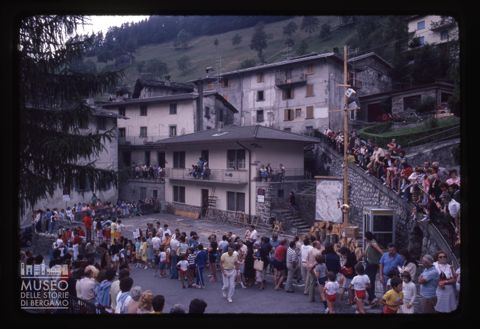 Raduno per la Gara del Boscaiolo a Mezzoldo