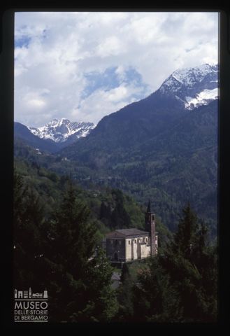 Panorama con la chiesa di San Mattia a Moio de' Calvi