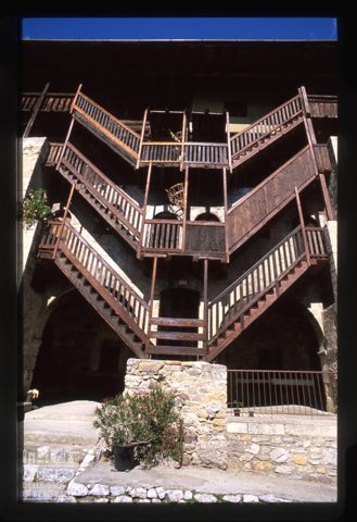 Scalinate centrali di Casa Bottagisi a Redivo