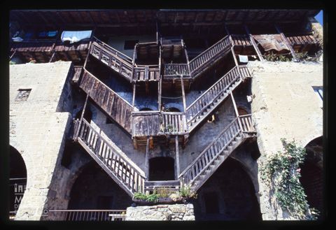 Scalinate centrali di Casa Bottagisi a Redivo
