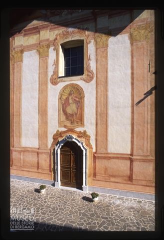 Facciata della chiesa parrocchiale di Averara