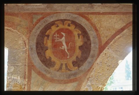 Affresco con emblema araldico ad Averara