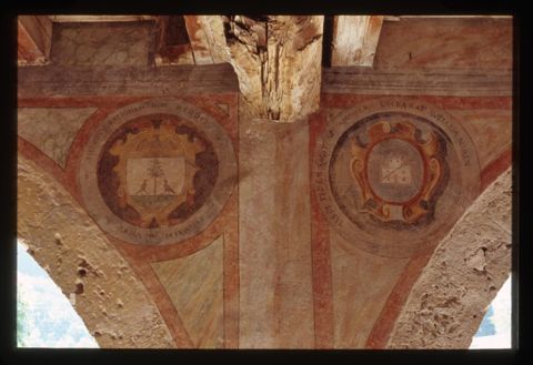 Affreschi con emblemi araldici ad Averara