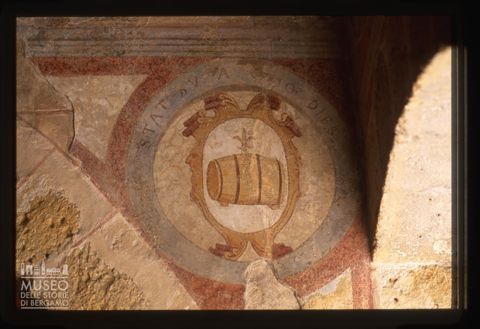 Affresco con emblema araldico ad Averara