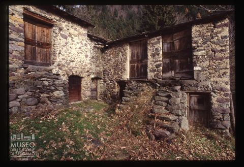 Scorcio di due baite del Losch