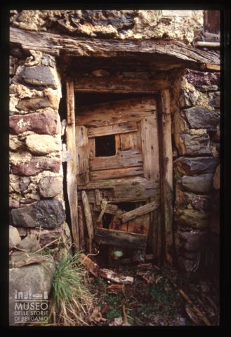Porta di una baita del Losch