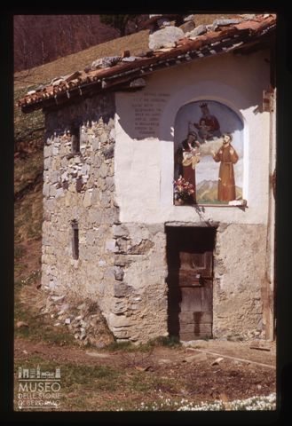 Nicchia con dipinto sacro a Cespedosio