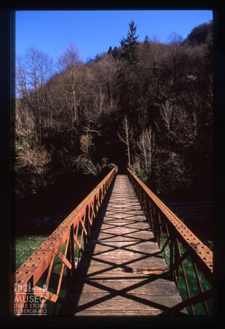 Il ponte di ferro tra Cornello e Oneta