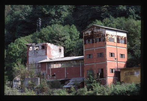 Ruderi di edificio industriale