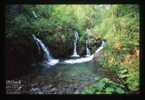 Paesaggio con cascatelle in Val Boione