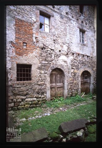Edificio semidiruto a Sedrina Alta