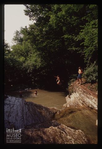 Giochi nel torrente Giongo