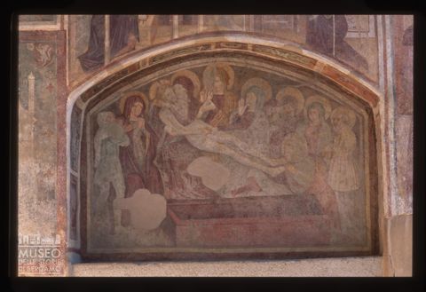 Affresco in nicchia nel portico del Satuario a Santa Brigida