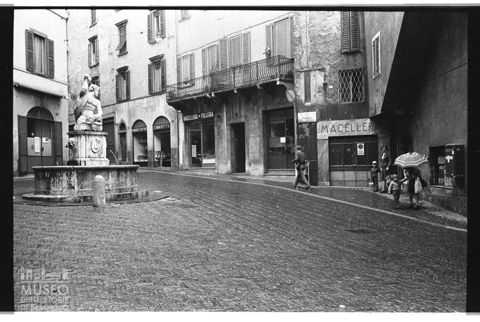 La piazzetta di via Pignolo