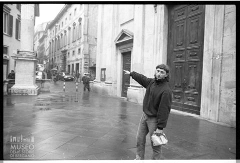 Giovane uomo in via Sant'Alessandro