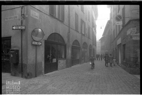 Incrocio via Collleoni e via Salvecchio