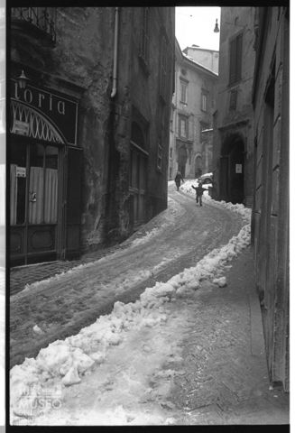 Francesco che corre in via Donizetti