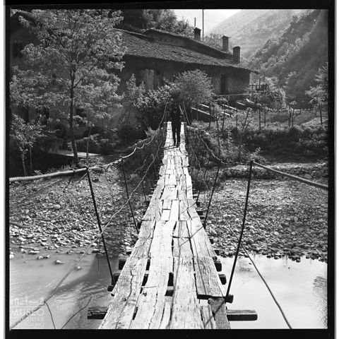 Passerella su un torrente in Valle Imagna