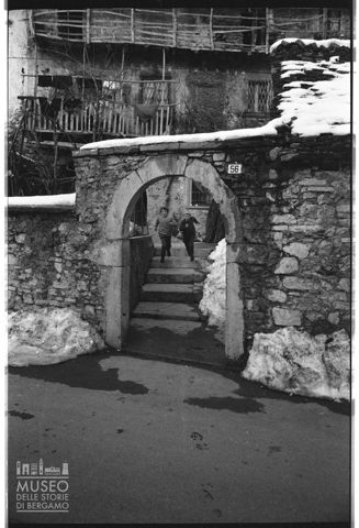 Scorcio animato a Bustoseta, frazione di Locatello