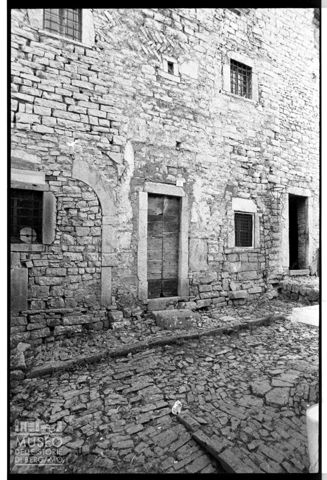 Scorcio di una via a Selino Alto