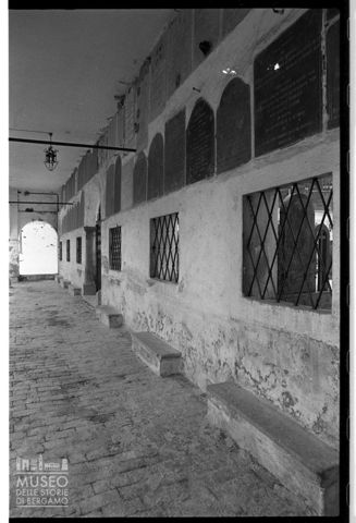 Ingresso del cimitero di Valsecca
