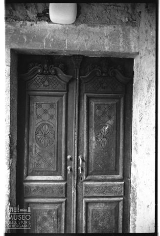 Porta lignea in Valle Imagna