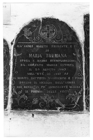 Lapide funeraria nel cimitero di Valsecca