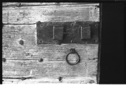 Dettaglio di un portone in Valle Imagna