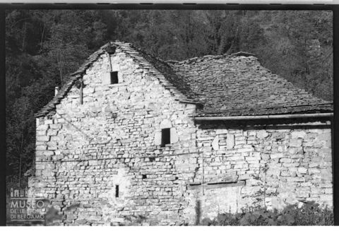 Edificio rurale a Corna Imagna