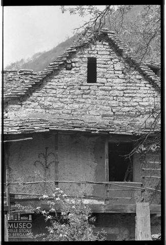 Casa nel borgo di Grumello presso Corna Imagna