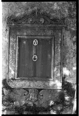 Lapide funebre in Valle Imagna