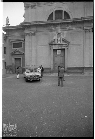 Delta del Po, Papozze, sul sagrato della chiesa parrocchiale dei Santi Bartolomeo e Carlo