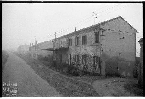 Delta del Po, stradina nella nebbia