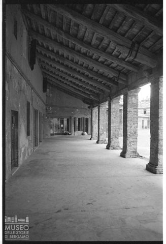 Delta del Po, portici di piazza Umberto a Mesola