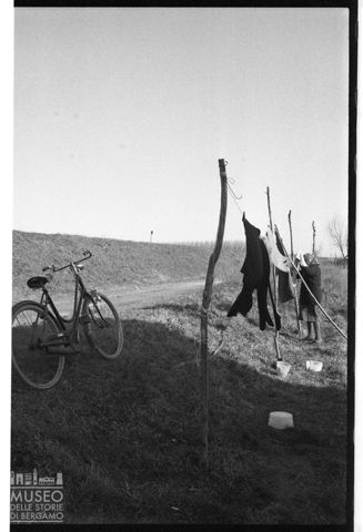 Delta del Po, donna che stende i panni