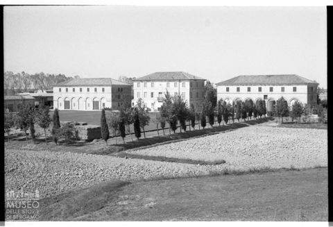 Delta del Po, paesaggio con tre edifici