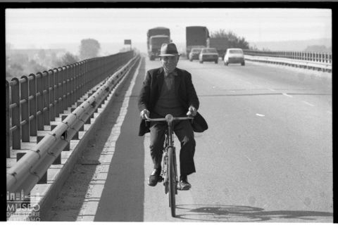 Delta del Po, uomo in bicicletta